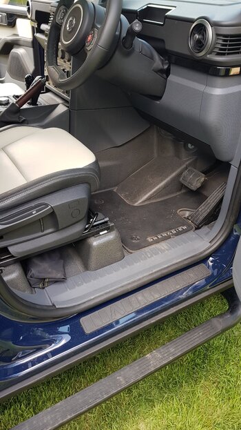 Aus Test Veh RHD Footrest 1.jpg