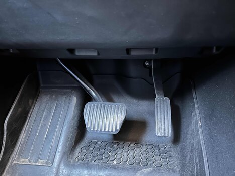 2020 Defender Left Footwell.jpg