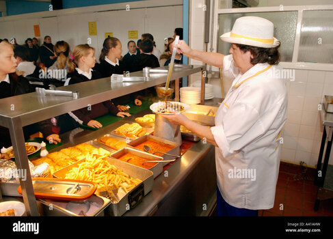 school-pupils-queue-at-hot-counter-waiting-to-be-served-by-kitchen-A41AHW.jpg