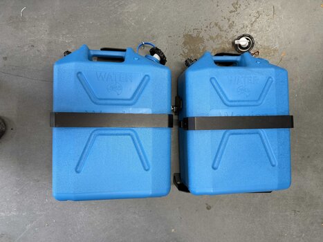 Wavian 5.8 Gallon Water Cans