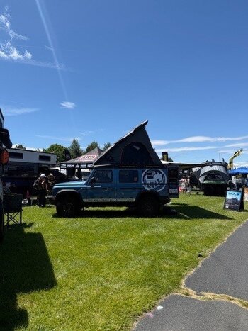 Grenie w tent.jpg