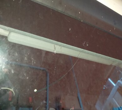 Windscreen Crack Grenadier.jpg