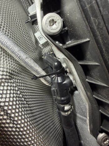 Transfer Case - Low Cable - zip tied to plastic parts?.jpeg