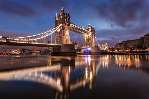 Tower_Bridge_at_Dawn.jpg