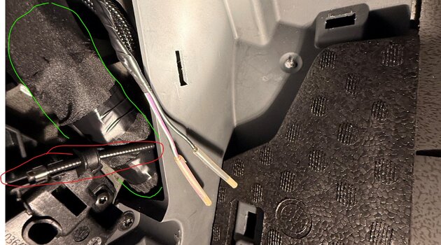 LH Dirvers side wiring pig tails.jpg