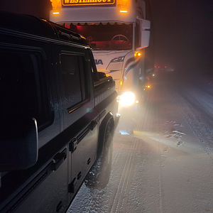 Quartermaster Pick up pulling 40 Tonne truck.png