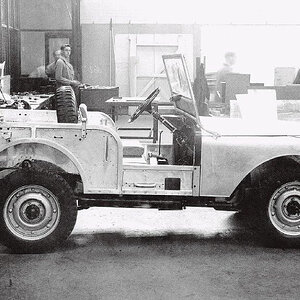 Landrover10712748_717432368347517_6738204606728376618_n.jpg