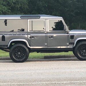 defender 110.jpg