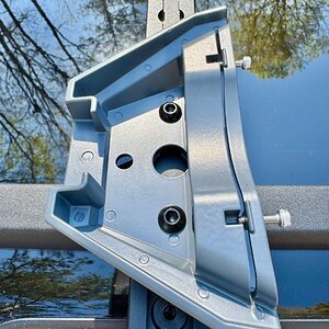 universal-roof-rack-mount-for-starlink-mini-gen-2-with-integrated-anti-theft-kickstand-187103.jpg
