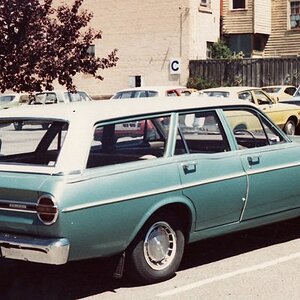 Ford_Falcon_XR_Station_Wagon_1966-_68_Australia_16590612600.jpg