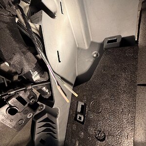 Int Aux wiring pig tails on LH Drive.jpg